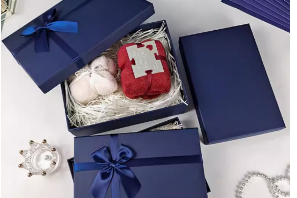 Clamshell Rigid Boxes