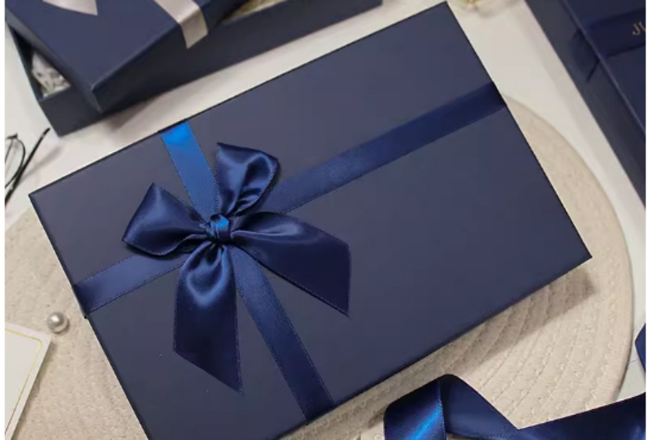 Clamshell Rigid Boxes