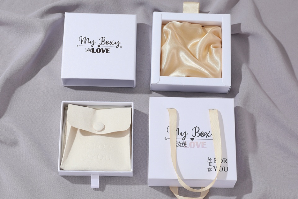 Custom jewelry gift boxes