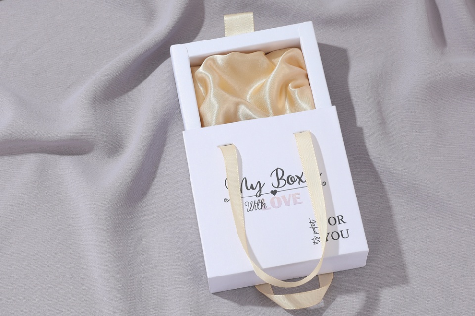 Custom jewelry gift boxes
