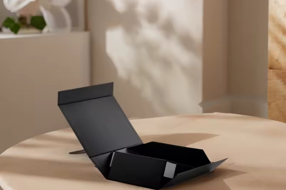 Magnetic Closure Boxes