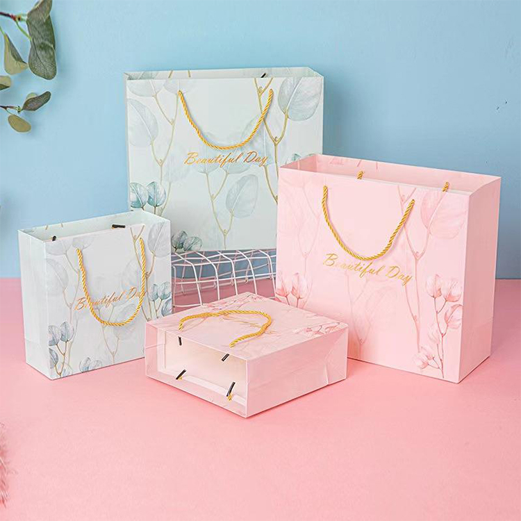 Custom Recyclable and Biodegradable Paper Shopping Bags