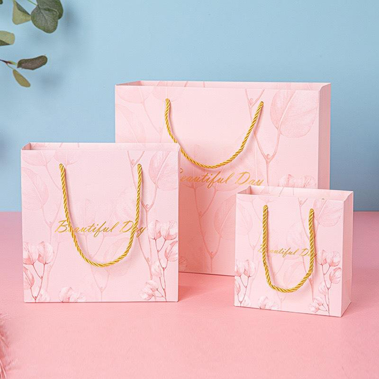 Custom Recyclable and Biodegradable Paper Shopping Bags