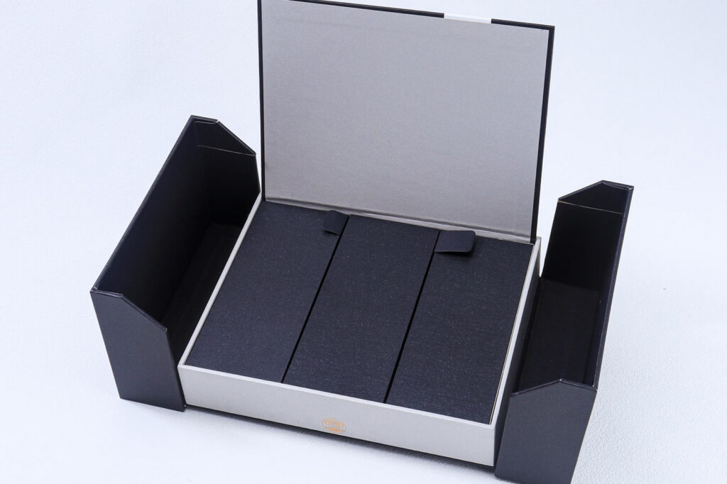 Custom black magnetic closure gift box